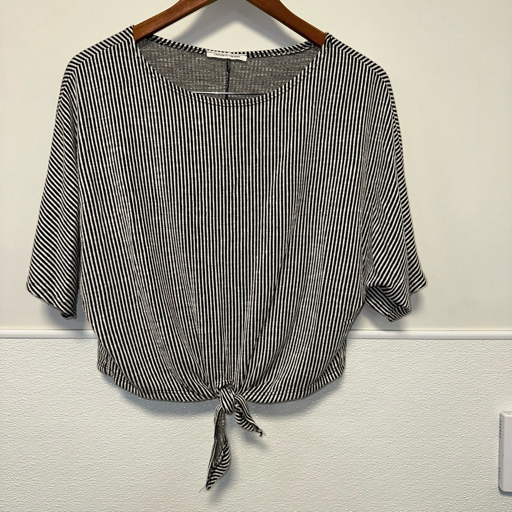 Caution to the Wind Women’s Top Size in photos Black White Striped Tie Front